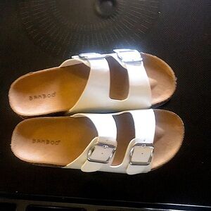 Size 8 brand new not worn still have the box!!! Very comfortable